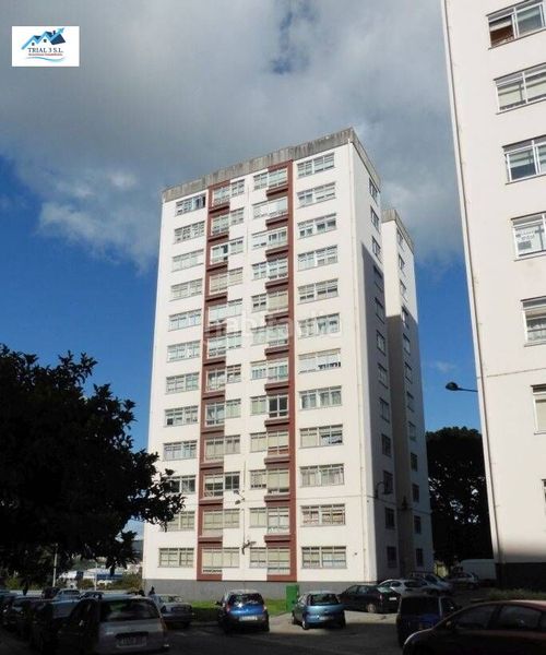 Foto 3139ba29-cc1b-43d0-91c3-00d20a914a96. Pis amb piscina a Caranza Ferrol