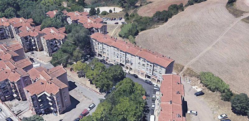 Foto bacd8190-5f87-4d5b-89a3-b5cab3354ad7. Pis a Vila - roja Girona
