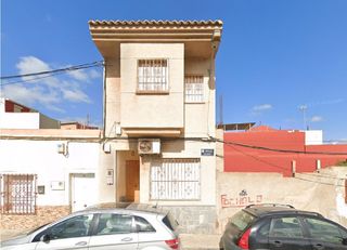 Casa adossada a Santa Lucía