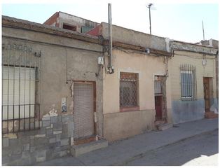 Casa adossada a Santa Lucía