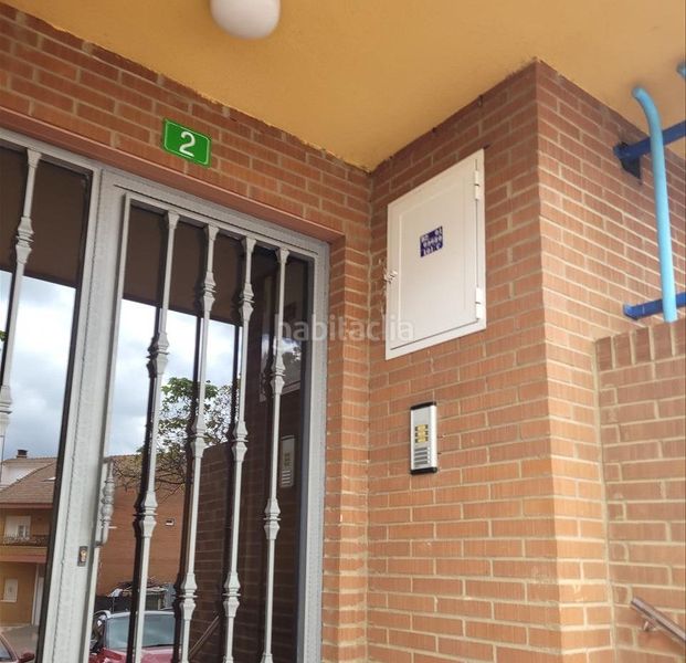 Foto bd33b04d-67f9-4176-a9a4-bd88231612d7. Aparcament cotxe a Villaquilambre