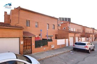 Haus  Calle del segovia. Venta casa en chozas de canales  toledo