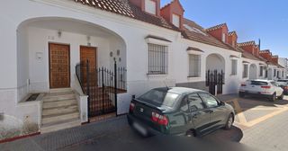 Casa adossada a Fuente de Cantos