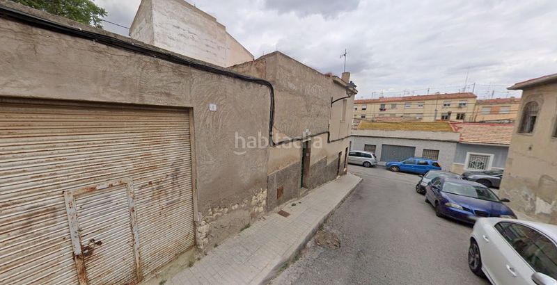 Foto b7e33035-e6d3-4927-adb5-315c355d0a00. Casa adosada en Centro Elda