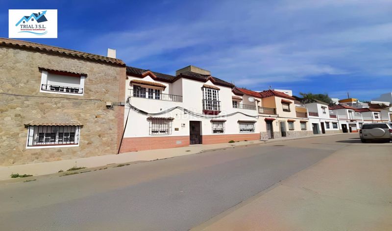 Foto e1aaa223-a377-4b1d-afe9-12d45da6eb1e. Casa amb aparcament a Benalup