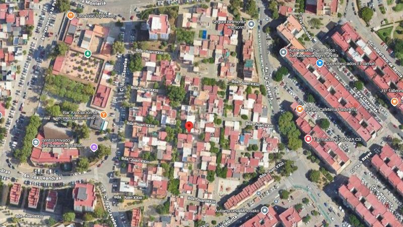 Foto dce6416d-c89f-4432-a3d0-2eeb39f692fd. Casa a Juan XXIII - Rochelambert Sevilla