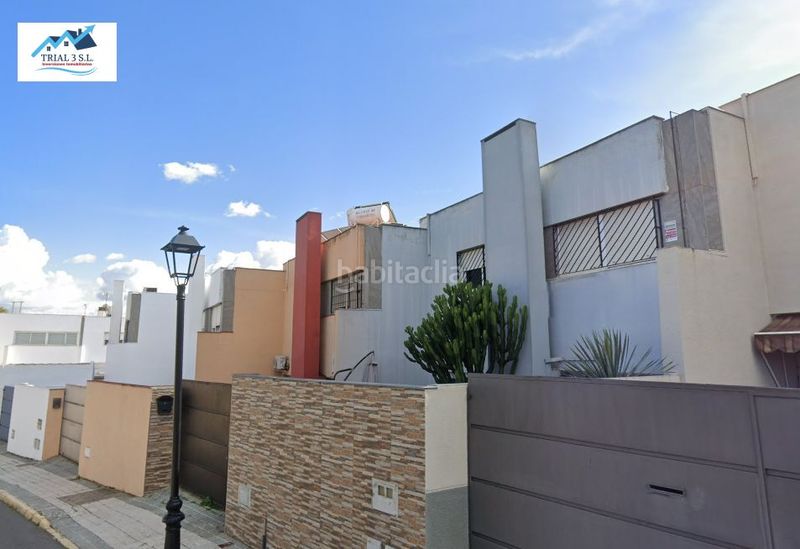 Foto 48433723-45ef-455f-89f2-b3fa81c941f8. Casa adossada a Avenida Juan Diego Bormujos