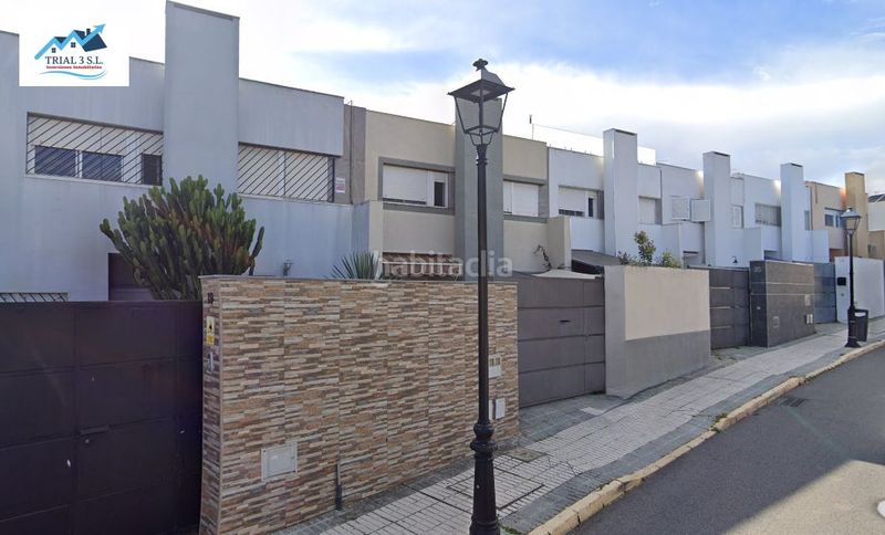 Foto 86857eb8-7b35-4cac-a08c-eac71b337652. Casa adossada a Avenida Juan Diego Bormujos
