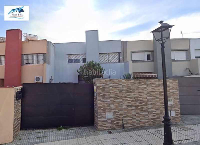 Foto e5ecebc5-9879-4f15-b02a-22ebe178bcfa. Casa adossada a Avenida Juan Diego Bormujos