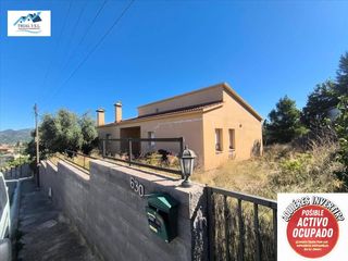 Haus  Cornella. Venta de casa independiente en cabrera digualada barcelona