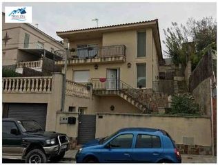 Chalet  Avenida castellnou de. Venta de casa independiente en rubí barcelona