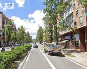 Local commercial  Paseo valldaura. Venta de almacén en barcelona