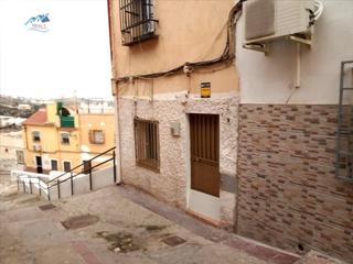 Casa  Travesía cruz de la magdalena 1. Venta casa en jaén
