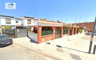Casa  Calle azorin. Venta casa en alcalá de guadaira  sevilla