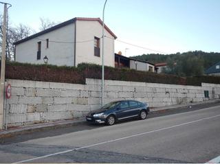 Appartement à Carrer de rialb 84. Venta de 7 pisos  5 apartamentos en carretera ou312 n 1 lobios o