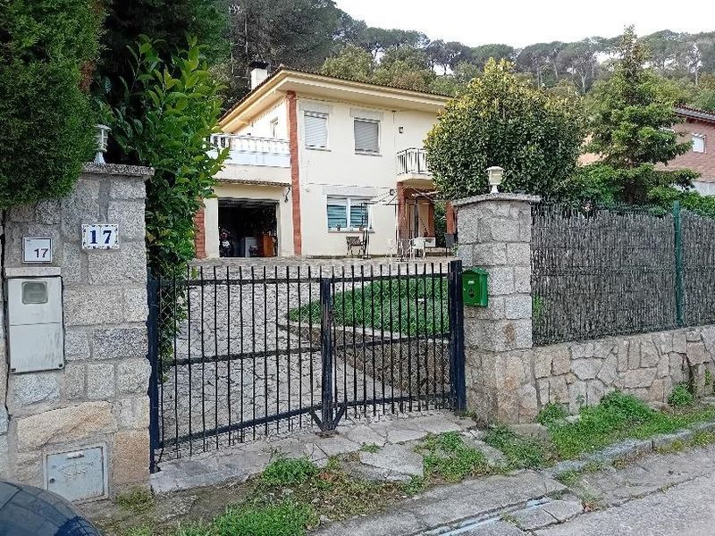 Foto 32084865-a16f-4d42-940a-997f56bdc656. Casa a Vilanova del Vallès