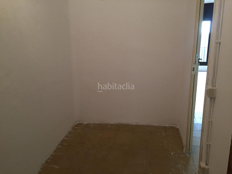 Foto 528bd7a3-5f2d-4297-b974-54af64738f6c. Alquiler oficina local entresuelo en la calle castell ideal para oficina en Solsona