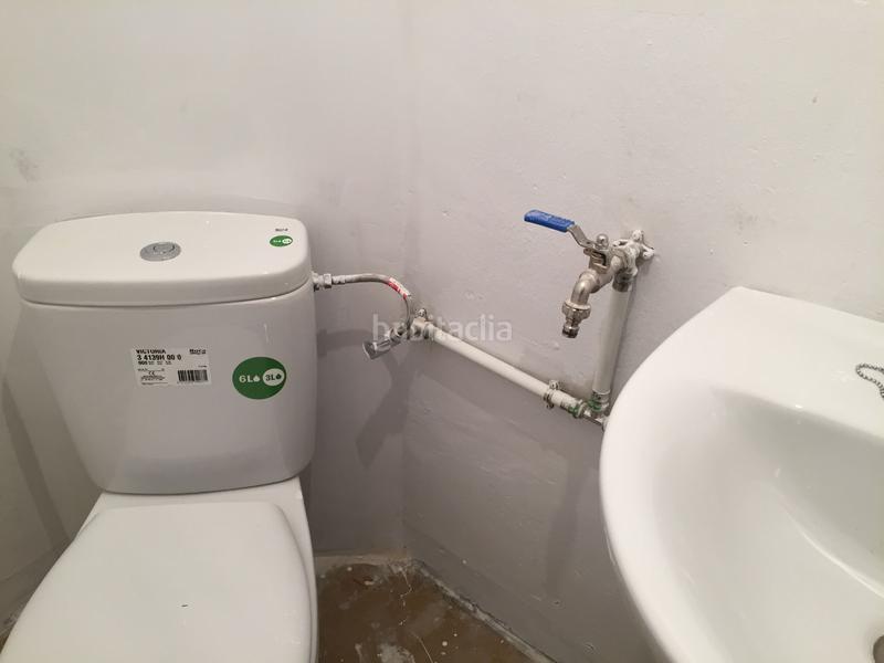 Foto 75a80ab2-a4c7-44b0-a0b5-bdb06214158b. Alquiler oficina local entresuelo en la calle castell ideal para oficina en Solsona