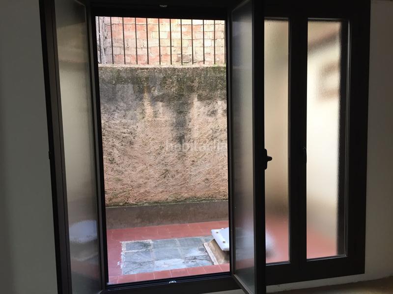 Foto a6bdd087-8598-46bf-a9fd-f8f436613e25. Alquiler oficina local entresuelo en la calle castell ideal para oficina en Solsona