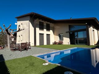 Xalet a Olius. Preciosa casa semi nova planta baixa amb piscina. producte exclu