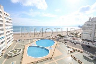 Piccolo appartamento  Jaume roig. Magnfico apartamento primera lnea playa. frontal al mar con vi