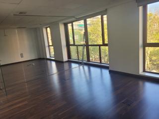 Location Bureau dans Carrer del rossell 34. Con posibilidad de plaza de parking en el mismo edificio