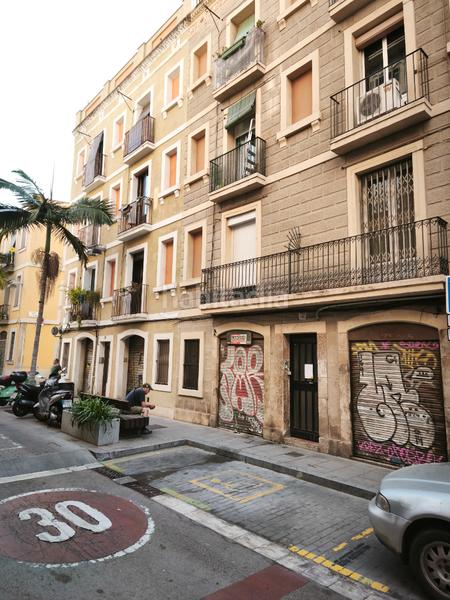 Foto fbfb39b0-bbc5-4fc7-b921-c55605fa9ab9. Alquiler local comercial en carrer de premià 32 en Barcelona