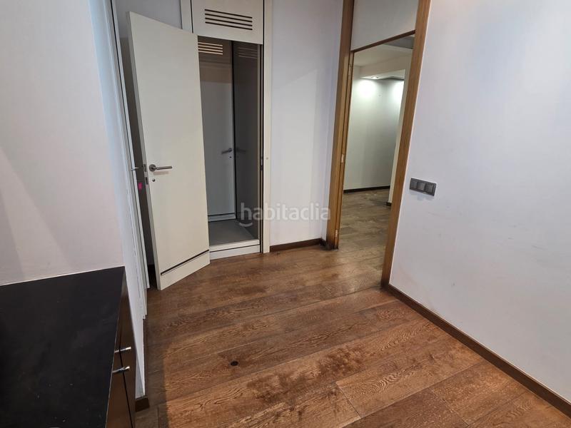 Foto f00a9855-a974-4c94-ab83-b67111fc4d18. Alquiler local comercial en carrer de muntaner 338 en Barcelona