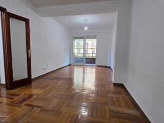 Location Appartement  Ronda del general mitre. Piso recién reformado, ideal para familias con hijos