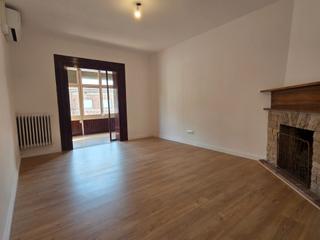 Alquiler Piso en Carrer de johann sebastian bach 14. Piso recién reformado, ideal para familias con hijos