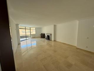 Flat  Carrer de la indústria. Piso amplio