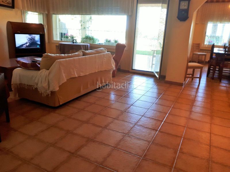 Foto 35b889e9-3ac7-4aef-9961-3a5ead9afb7d. Xalet amb xemeneia calefacció aparcament piscina a Torredembarra