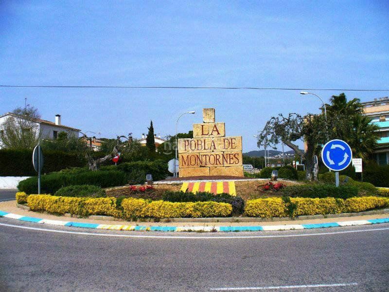 Foto 7a6c5534-963e-4fc8-9d19-3623f1c0d656. Xalet amb xemeneia calefacció aparcament piscina a Torredembarra