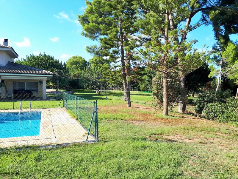 Foto a69f4e36-98fd-4ed8-acac-b3e408804e66. Xalet amb xemeneia calefacció aparcament piscina a Torredembarra