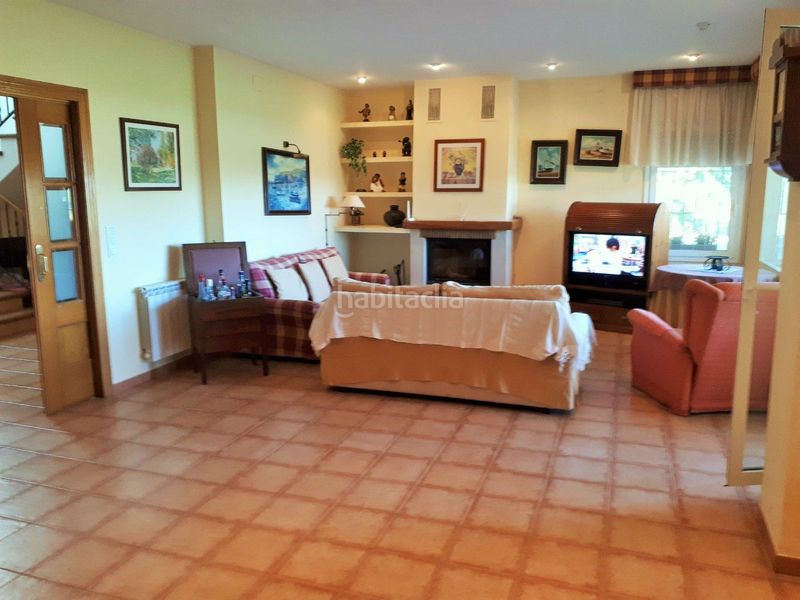 Foto cd141ed1-df22-42a1-80cc-5320d3e01181. Xalet amb xemeneia calefacció aparcament piscina a Torredembarra