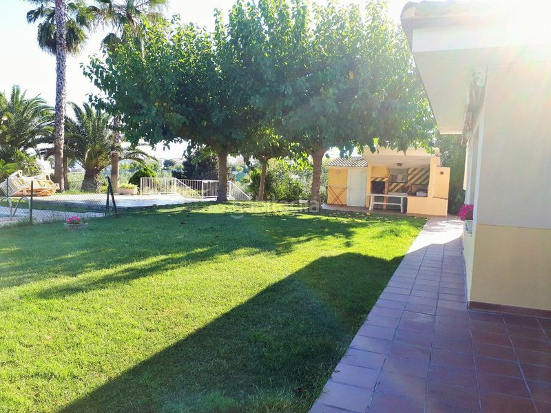 Foto f69cc44d-28f0-4cab-8cad-5ebffe9d71ff. Xalet amb xemeneia calefacció aparcament piscina a Torredembarra