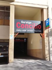 Motorradparkplatz in Carrer de la Selva de Mar 204