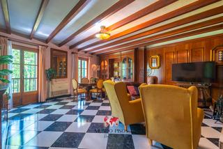 Appartement  Carrer de joan riutort. Acogedor primer piso, unifamiliar con entrada privada y techo li