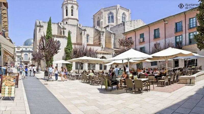 Foto db7532e5-86e0-4c99-8ac4-f14b3461f2c5. Piso fim01 - , girona: edificio en el centro , este edificio es perfecto para quien tenga proyecto de inversión turí en Figueres