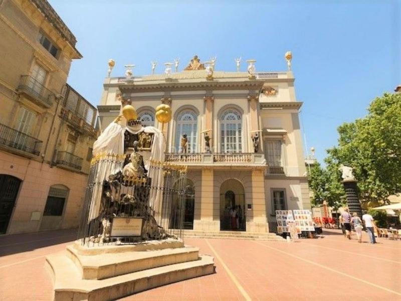Foto f890e988-67d6-4487-b856-3892b5ce3baf. Piso fim01 - , girona: edificio en el centro , este edificio es perfecto para quien tenga proyecto de inversión turí en Figueres