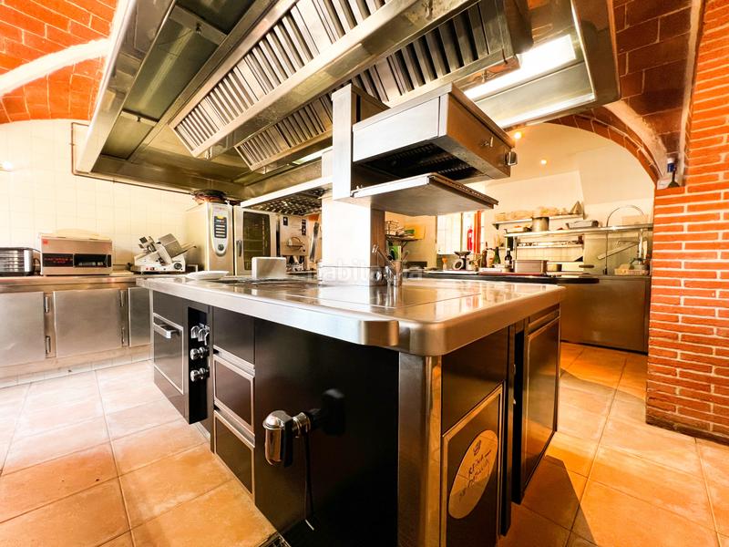 Foto 0c1ec55d-18f4-4747-ae27-02df8f7c17e3. Casa histórica masía en mollet con un exitoso restaurante incluido en Peralada