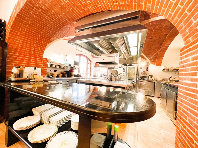Foto cd58870d-0730-41fe-b393-3a8976d89610. Casa histórica masía en mollet con un exitoso restaurante incluido en Peralada