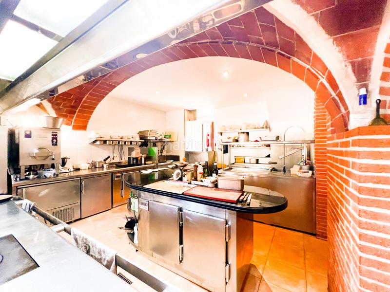 Foto f238fb6c-46d6-4c04-b427-0237b938c897. Casa histórica masía en mollet con un exitoso restaurante incluido en Peralada