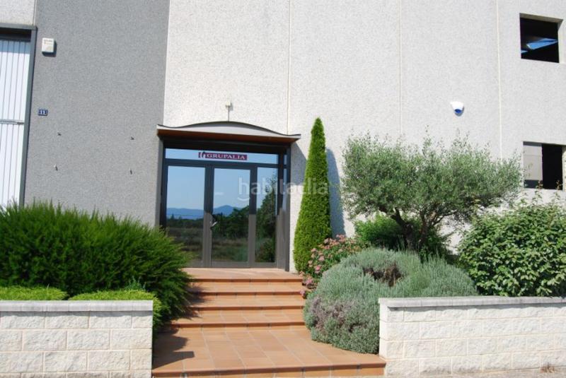 Foto afdf1e3c-5878-4c5e-ab98-4c08b9134e5d. Fabrikhalle in Llagostera