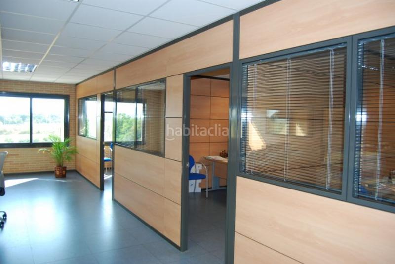 Foto f0f3bd2c-62ec-48bc-8c71-9041886b89bd. Fabrikhalle in Llagostera