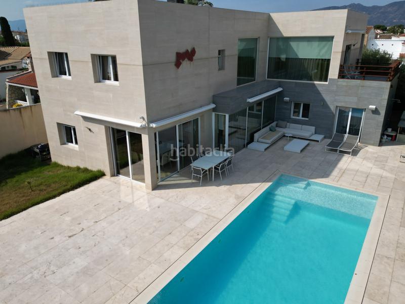 Foto 673ba7ce-c43a-4cf9-8637-06abdf569ad7. Casa en Empuriabrava - sc Requesens 174 villa moderna en Empuriabrava