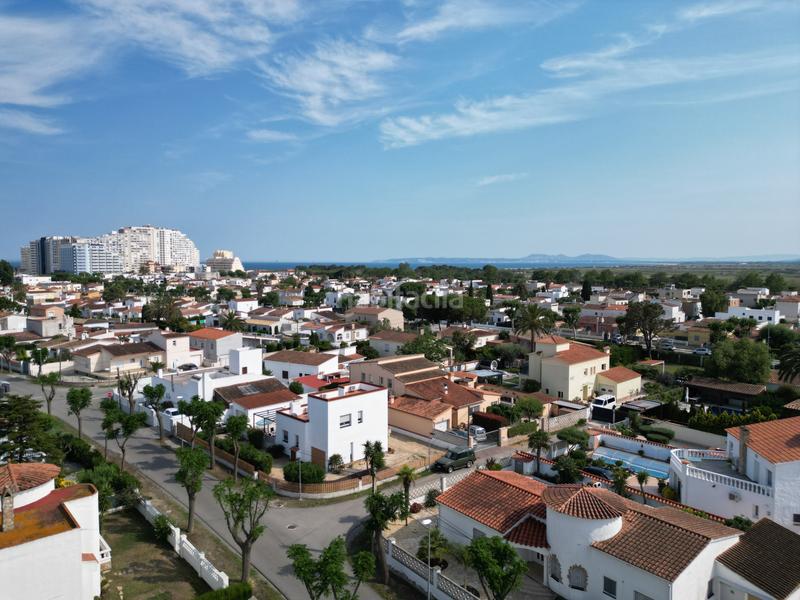 Foto dcd55223-0cbb-4c95-af3e-49b041f09a5f. Casa en Empuriabrava - sc Requesens 174 villa moderna en Empuriabrava