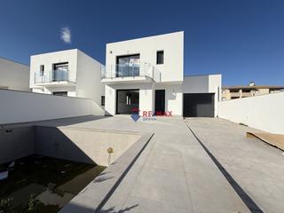 Casa a Empuriabrava - sector mestral 23. Casa con piscina en empuriabrava de 175 m2