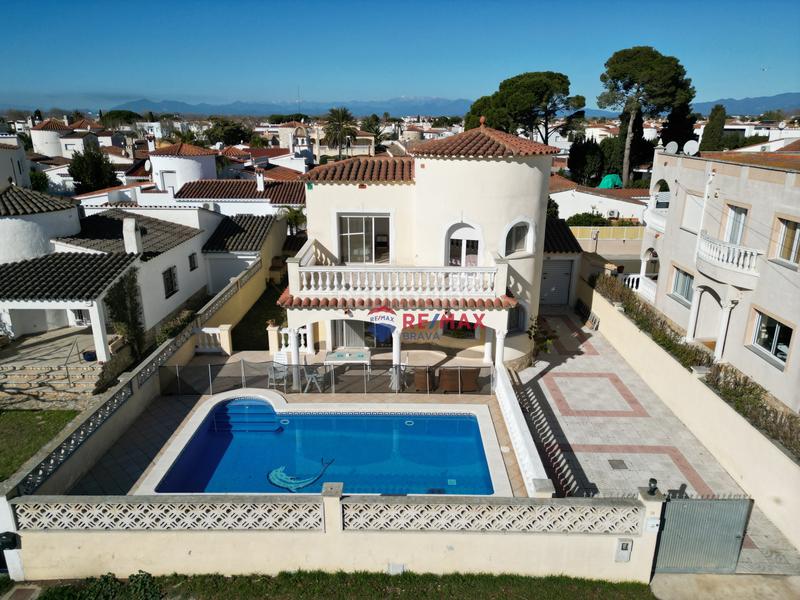 Foto 0f0a3c90-4431-41a8-9564-d02d1d1de8c7. Maison dans Empuriabrava - sc requesens 31 dans Salins - Cavall de Mar Empuriabrava