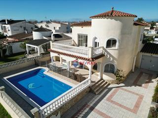 Casa a Empuriabrava - sc requesens 31. Bonita y amplia casa en sector requesens
